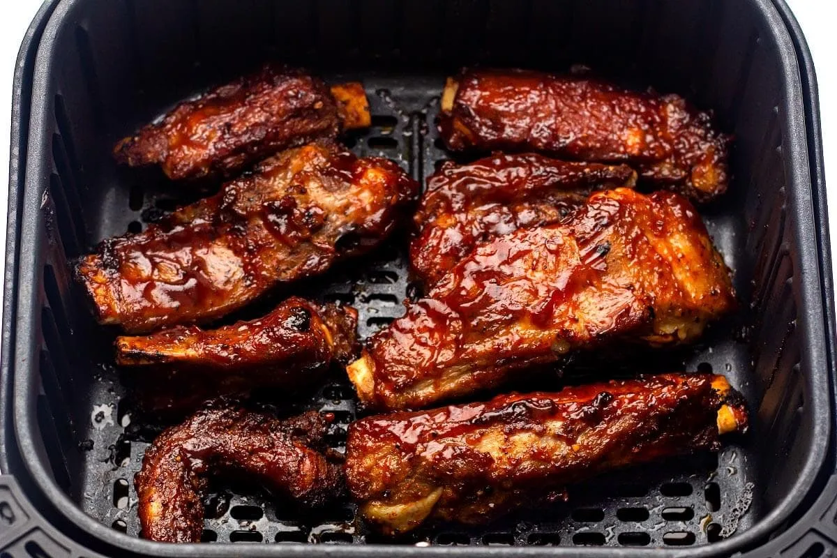 air fryer ribs in basket