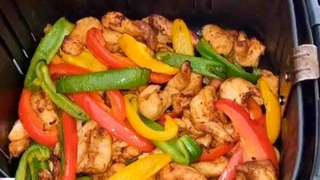 chicken fajita ingredients in air fryer basket