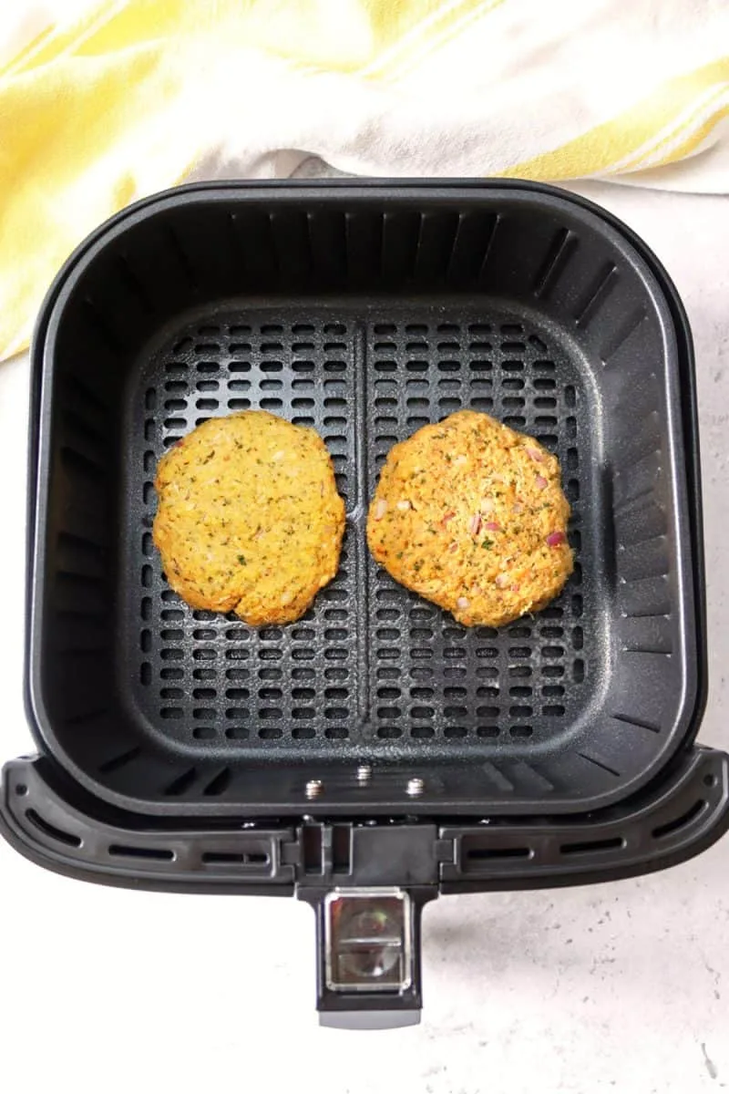 crab cakes in air fryer basket