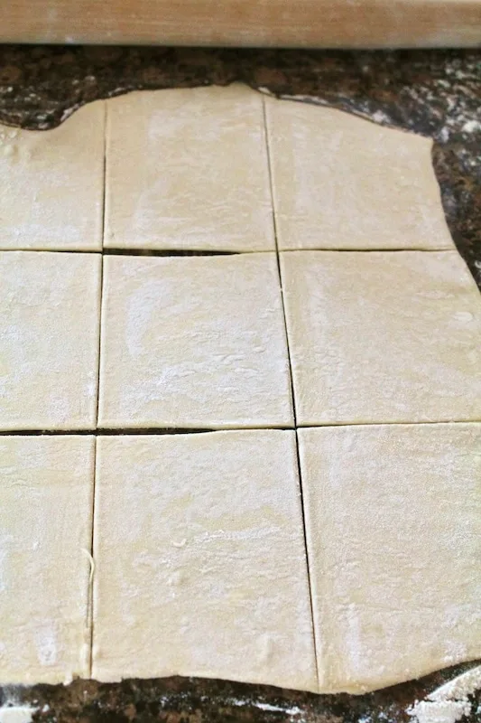 Cutting puff pastry