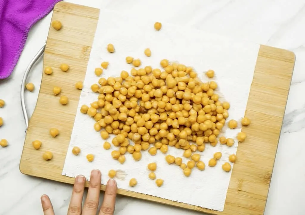 drying chickpeas with paper towel