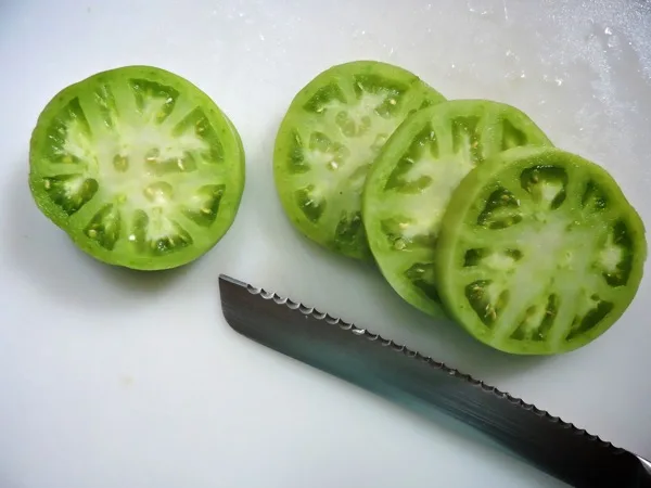 green tomatoes sliced