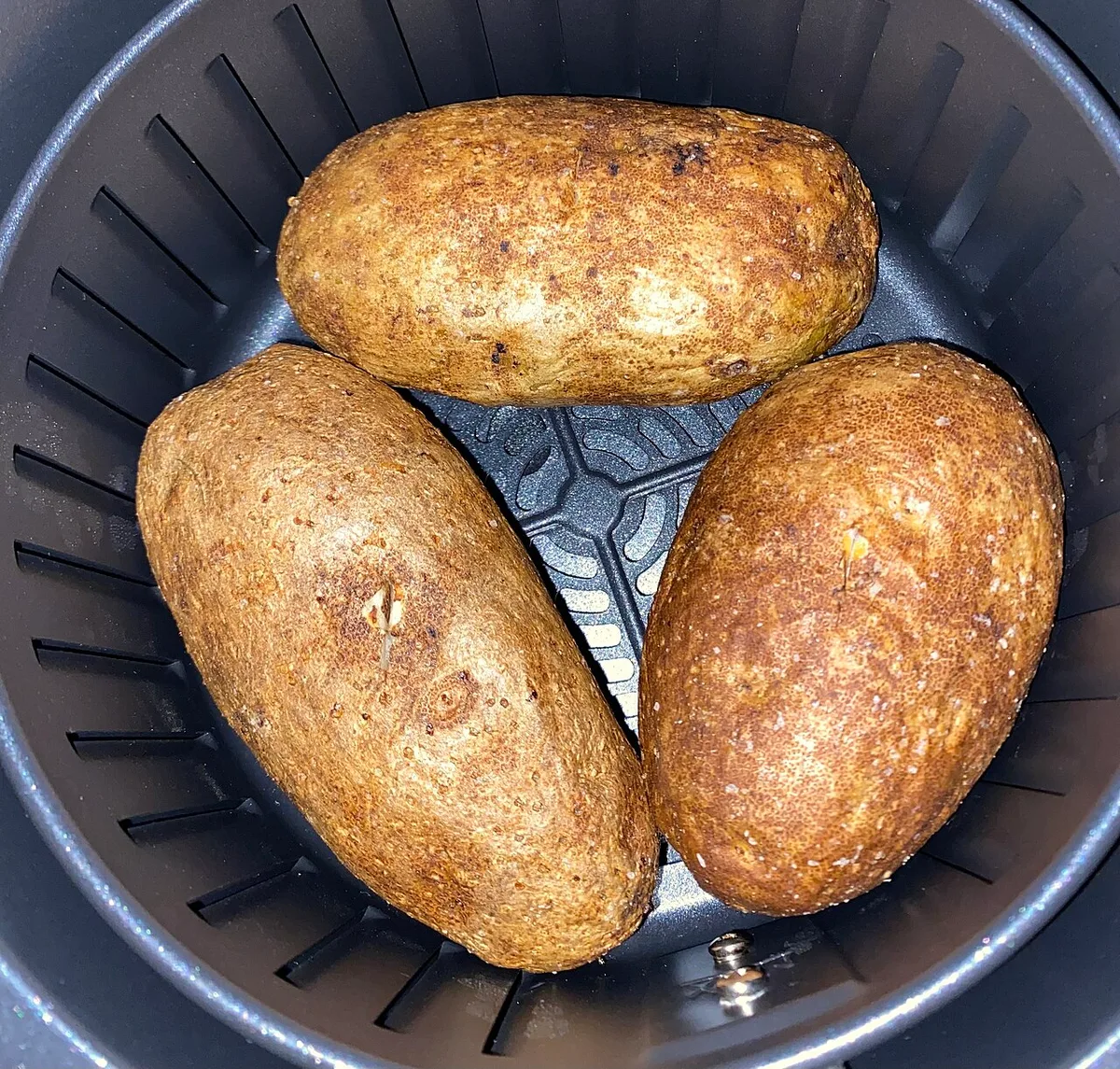 how long to cook 1 baked potato in air fryer