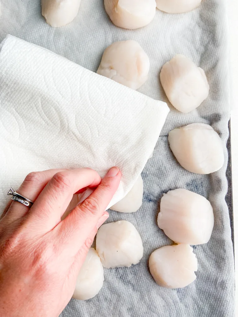 patting scallops dry paper towel