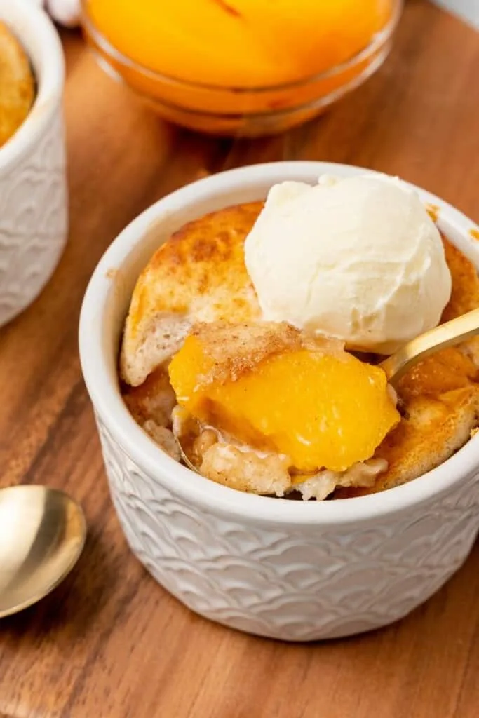 peach cobbler air fryer recipe