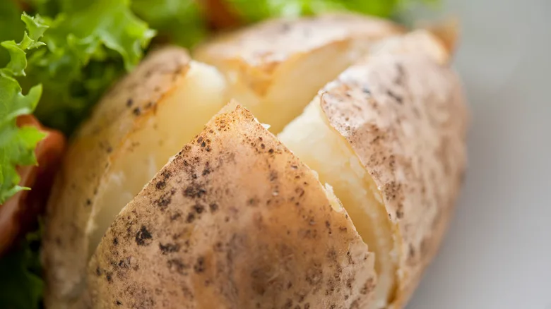 scoring potatoes